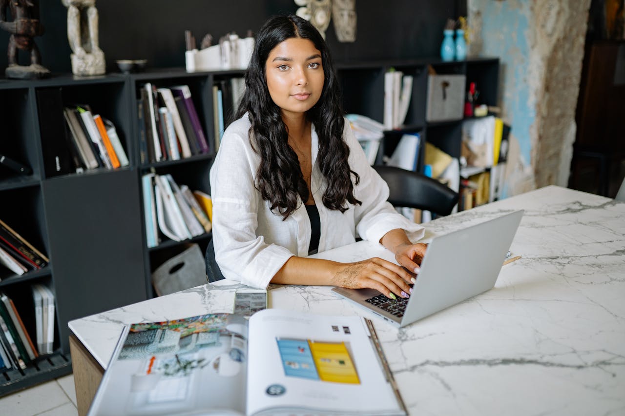 Work from Home Jobs for Indian Housewives - Mor Selv